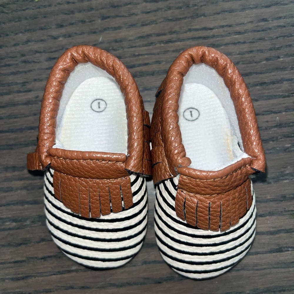 Sweet N Swag Baby fringe Moccasins 0-4 months (Size 1) NWOT - Picture 2 of 5